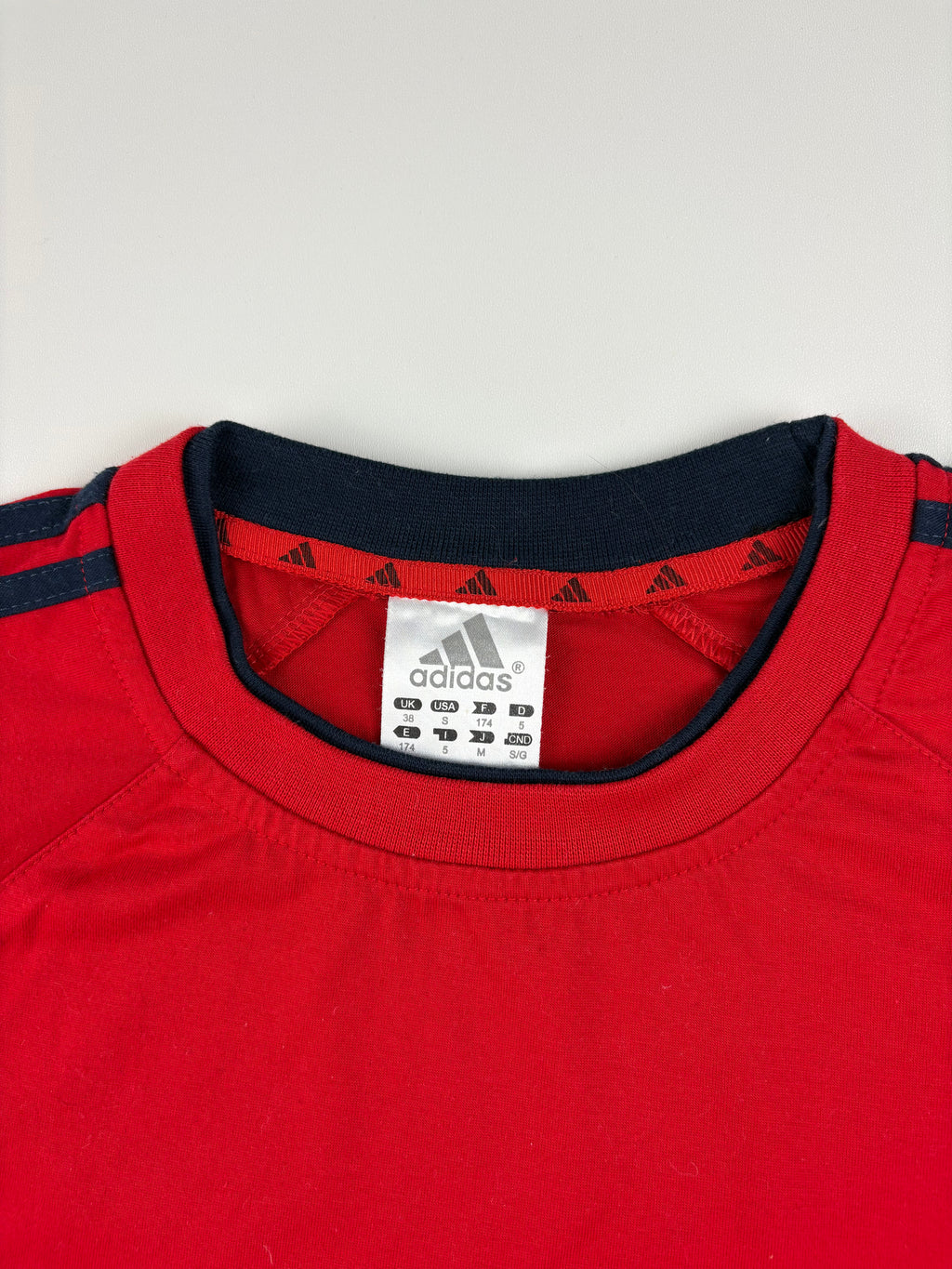 (L) Vintage Adidas T-Shirt in rot