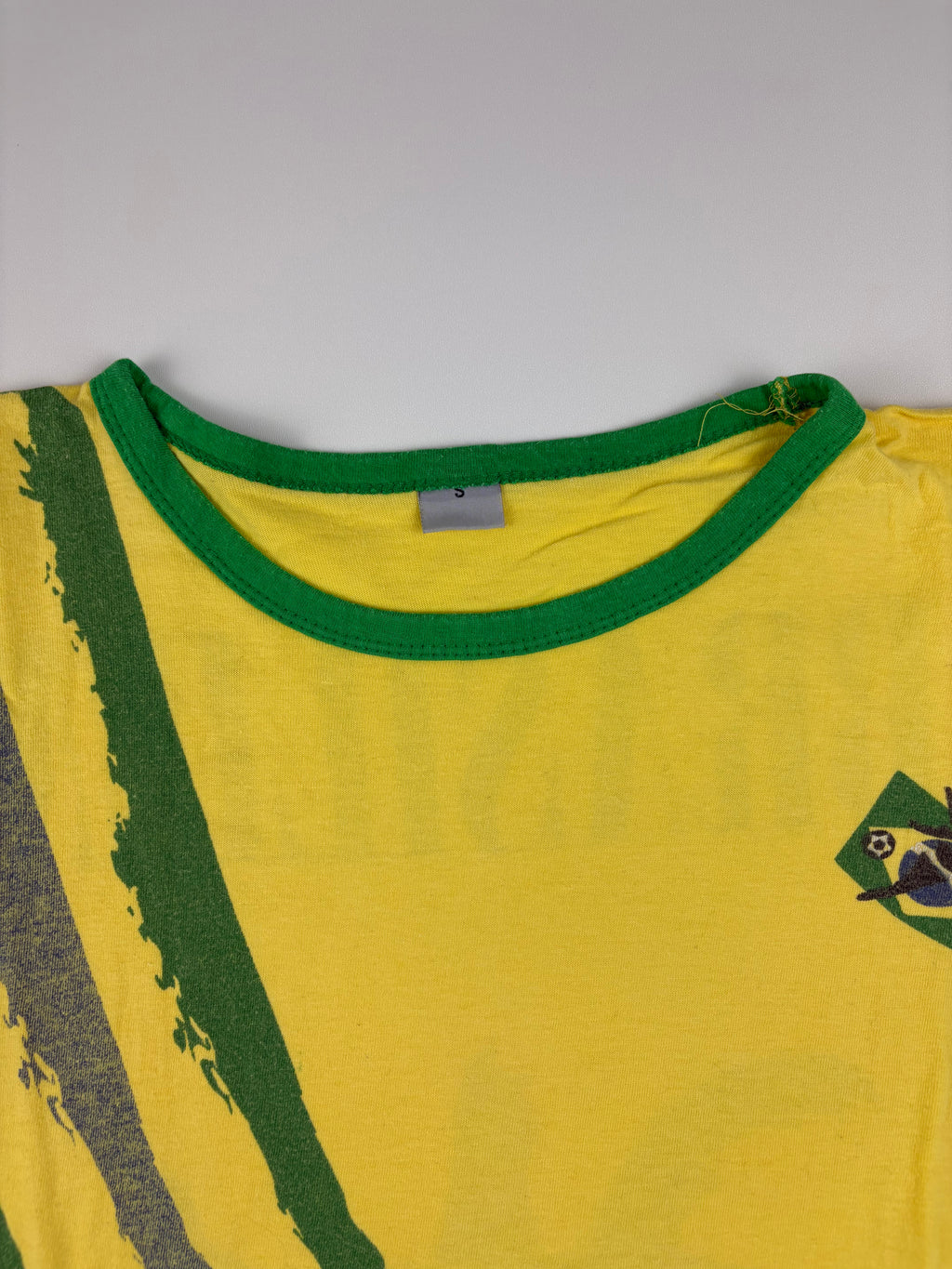 (XS) Vintage Brasilien T-Shirt in Gelb